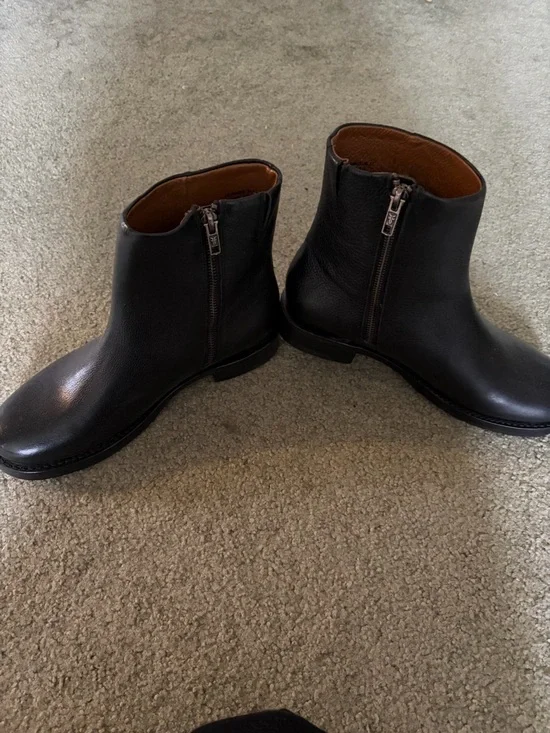 FRYE AND CO. Black Leather Women's Zip Ankle Boots - Picture 5 of 5
